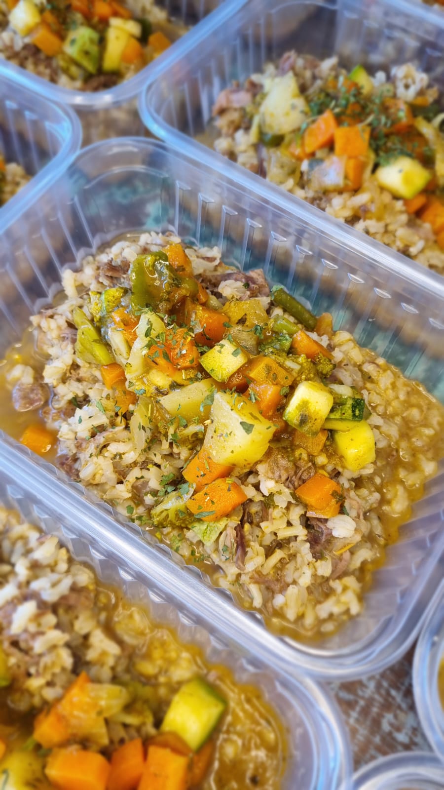 Marmita 18: Arroz integral com carne desfiada e legumes - Casa Verde Foz do Iguaçu